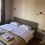 Mansion Hotel *