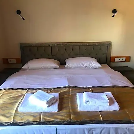 Mansion Hotel *