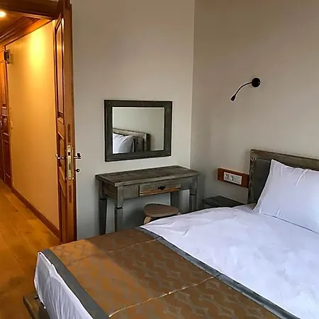 Mansion Hotel *